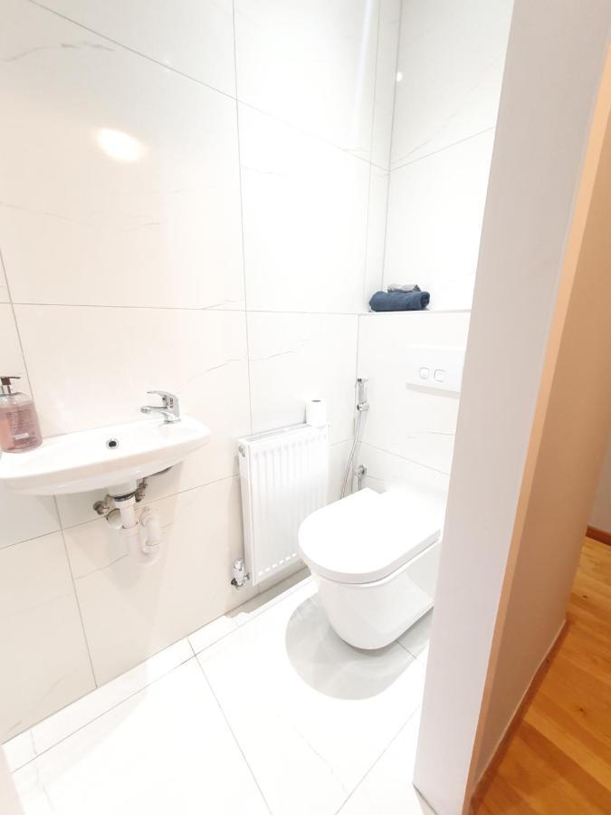 Beautiful Guest Rooms, Free Parking, 30Min Heathrow, 40Min Wembley, 60Min Central London غرينفورد المظهر الخارجي الصورة