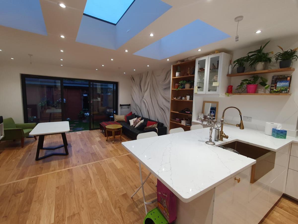 Beautiful Guest Rooms, Free Parking, 30Min Heathrow, 40Min Wembley, 60Min Central London غرينفورد المظهر الخارجي الصورة