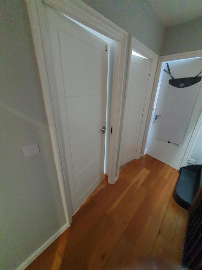 Beautiful Guest Rooms, Free Parking, 30Min Heathrow, 40Min Wembley, 60Min Central London غرينفورد المظهر الخارجي الصورة