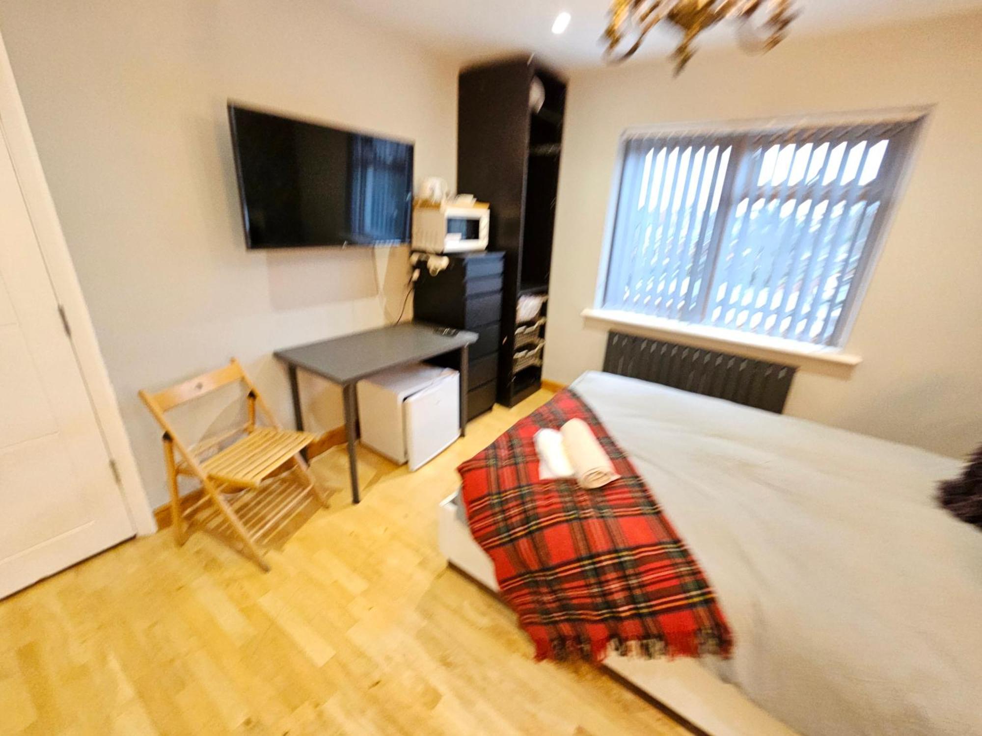 Beautiful Guest Rooms, Free Parking, 30Min Heathrow, 40Min Wembley, 60Min Central London غرينفورد المظهر الخارجي الصورة